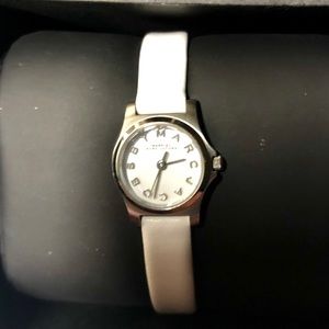 MARC JACOBS Small Silver/White Face & Strap Watch